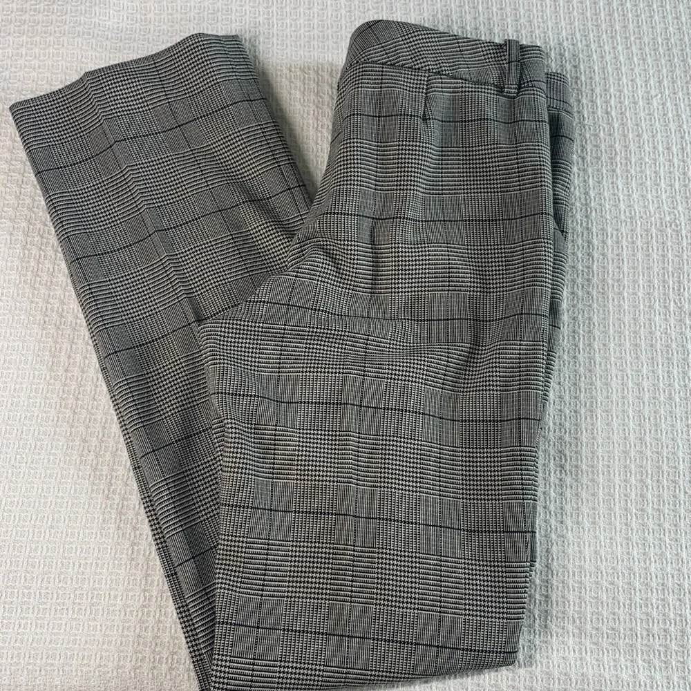 Anne Klein plaid and houndstooth print black and gray 2 piece suit size 2